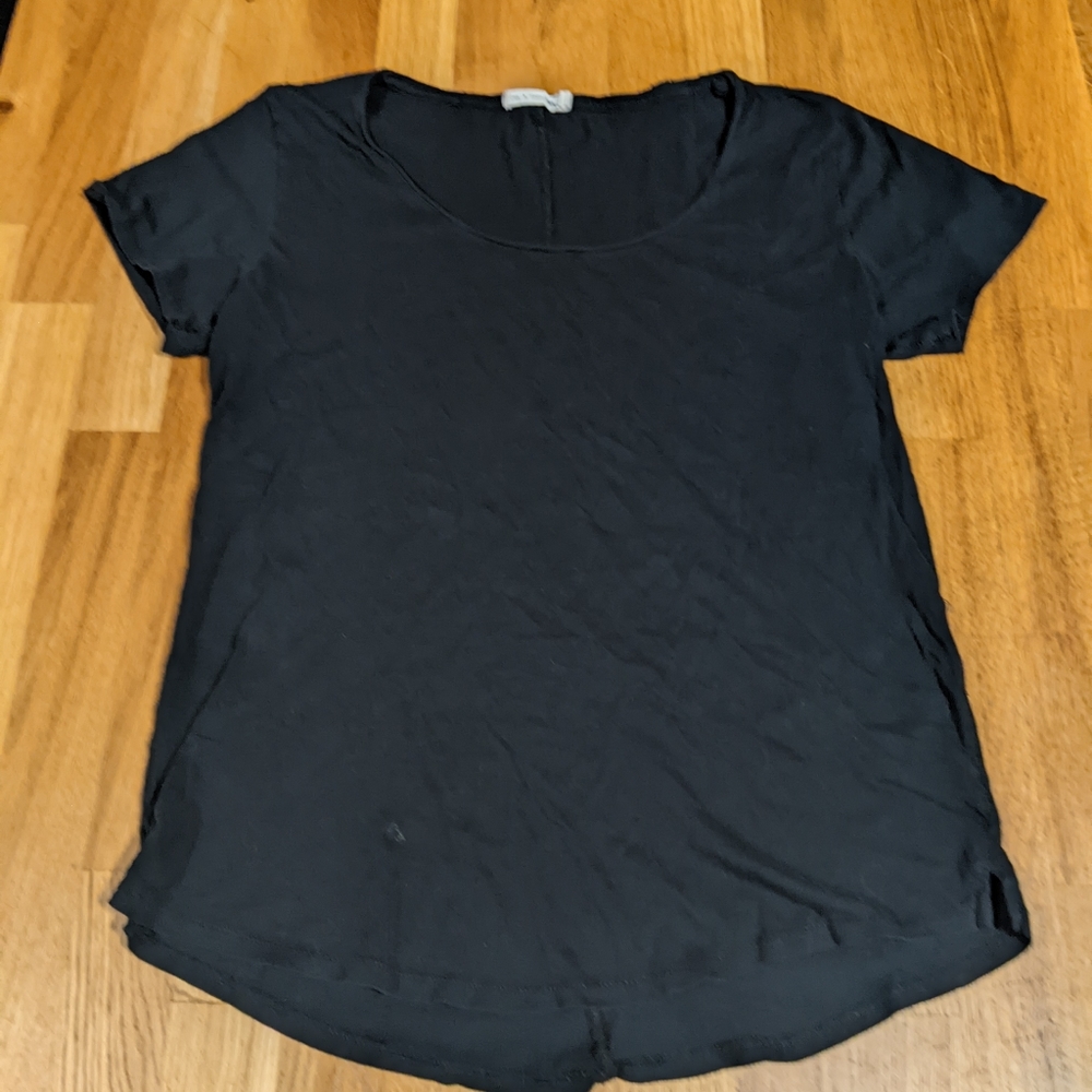 Relaxed scoop neck tshirt